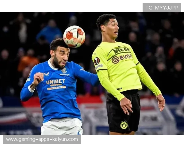 流浪者通过边路组合建立优势，打造攻守兼备的制胜之道