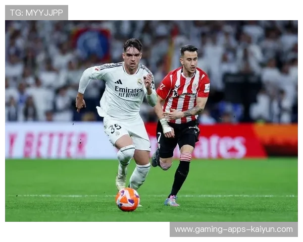 西甲皇马中场长传撕开局面,客场取三分 西甲皇马中场长传撕开局面,客场取三分