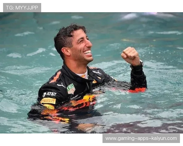 里卡多出弯侧滑控制漂亮